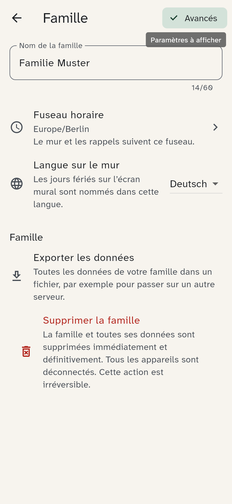 La page Famille avec nom, fuseau horaire, langue sur le mur et export